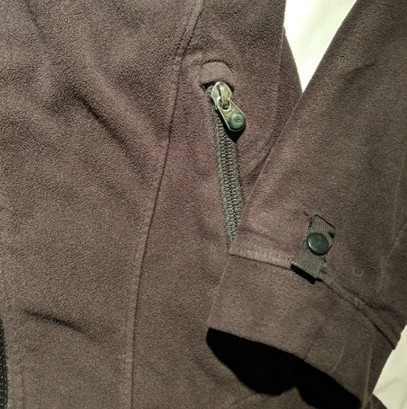 Solid black north face zip up - Picture 7 of 7